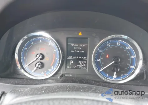 2018 Toyota Corolla Le z USA, uszkodzony, nr VIN 5YFBURHE7JP740640